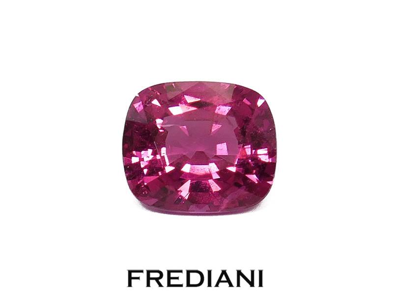 Bague en or rouge spinelle coussin naturel et 8 diamants