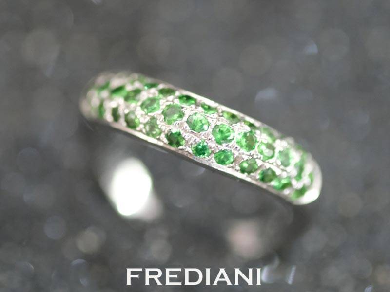 Bague pavage en Or blanc et Grenats Tsavorites