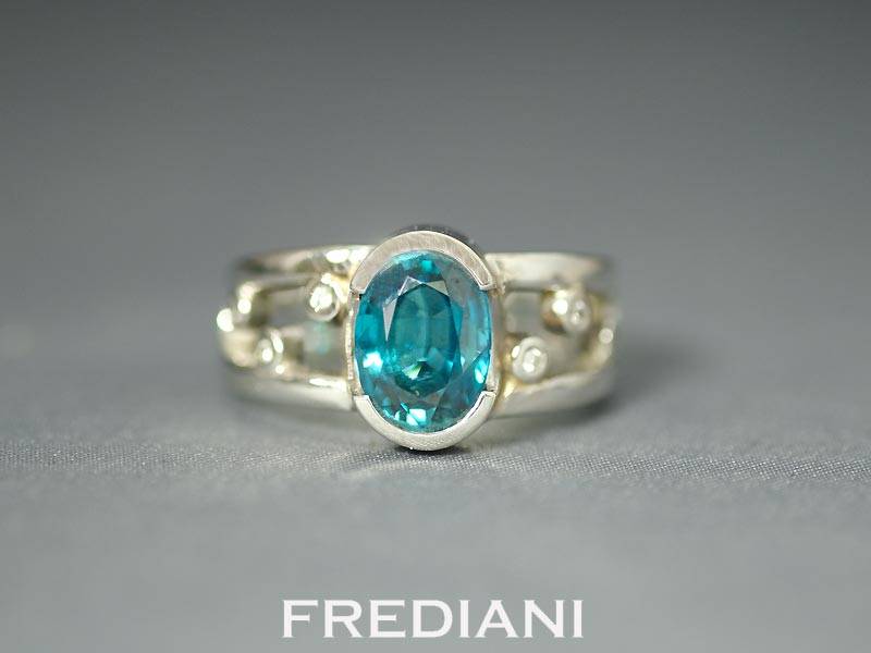 Bague or blanc Zircon bleu et Diamants