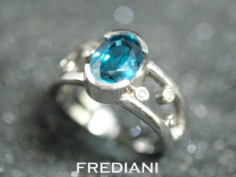 Bague or blanc Zircon bleu et Diamants