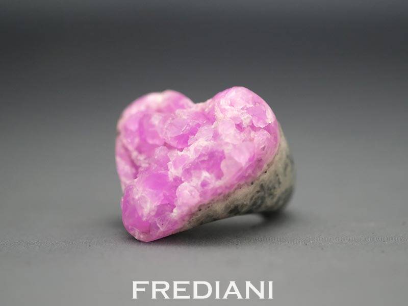 Bague en cobaltocalcite naturelle