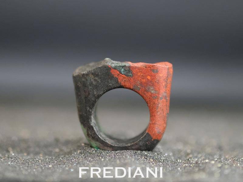 Bague en cuprite naturelle
