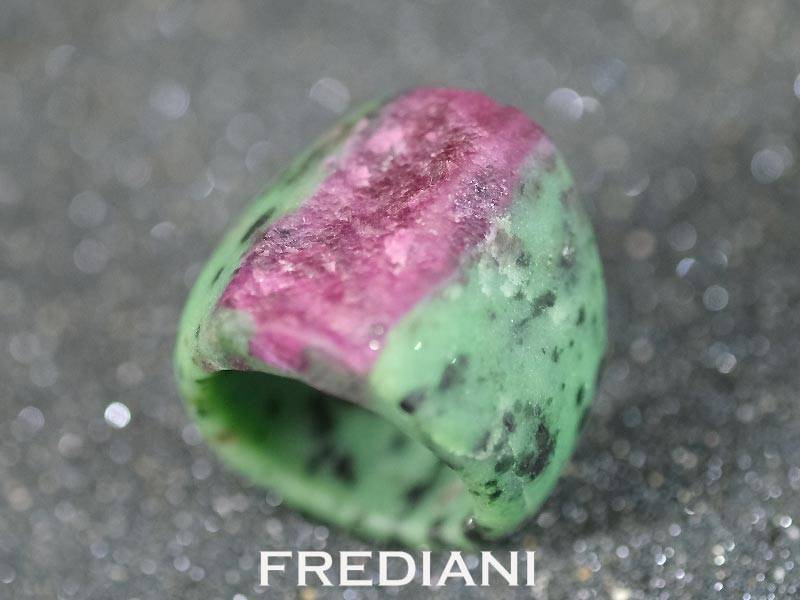 Bague en rubis naturel sur zoïsite