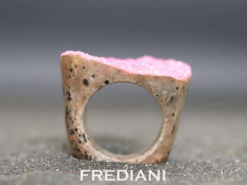 Bague en cobaltocalcite naturelle