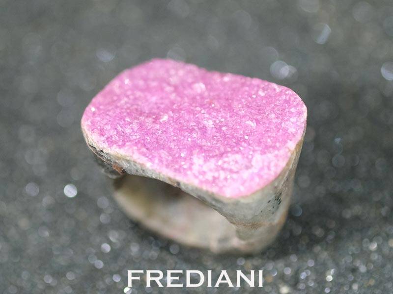 Bague en cobaltocalcite naturelle