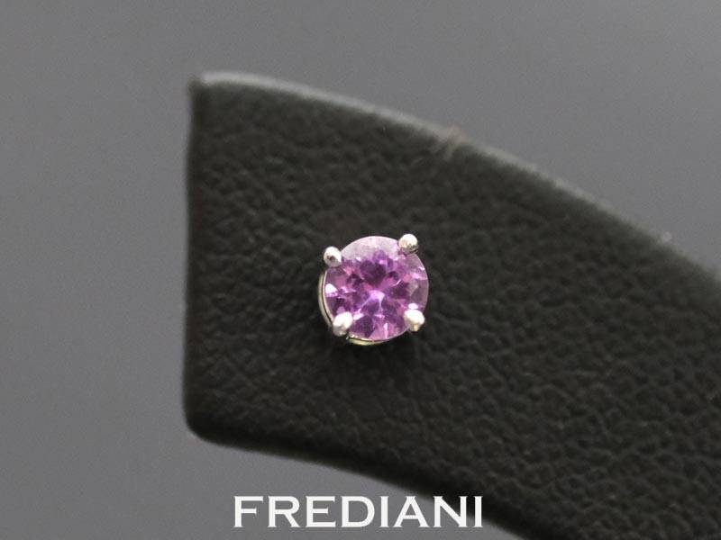 boucles d'oreilles en or blanc et saphirs violets naturels