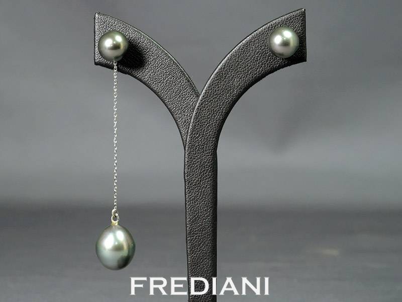 boucles d'oreilles en or blanc et perles noires de Tahiti