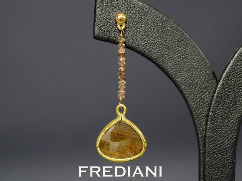 boucles d'oreilles en or jaune saphirs dorés et diamants bruns