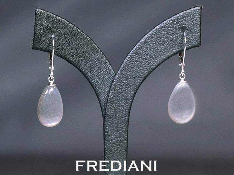 Boucles d'oreilles en or blanc 750/000 avec 2 pampilles en labradorite de 11.27 carats