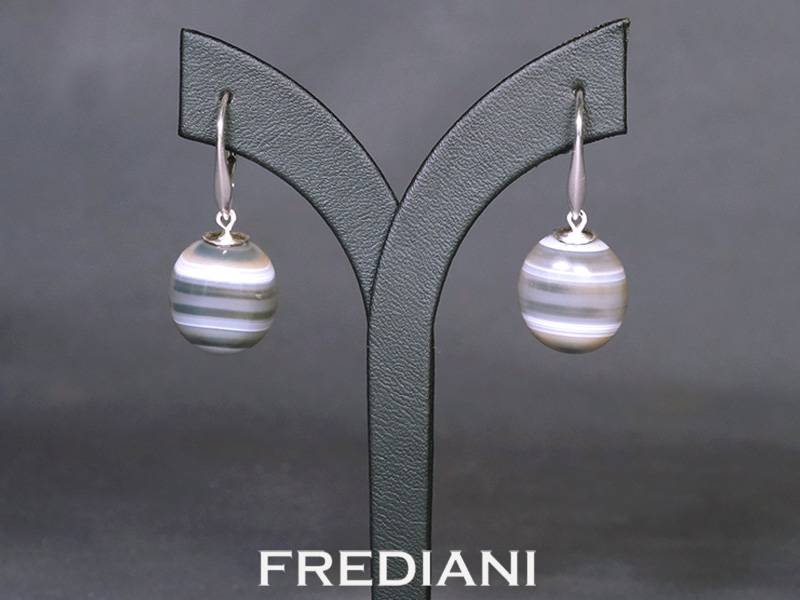 Boucles d'oreilles en argent 925/000 et 2 cabochons de calcédoine naturelle