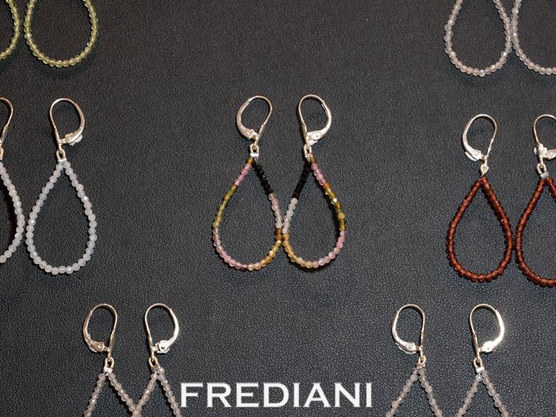 Boucles d'oreilles en argent 925/000 et boules de pierres naturelles finement facettées