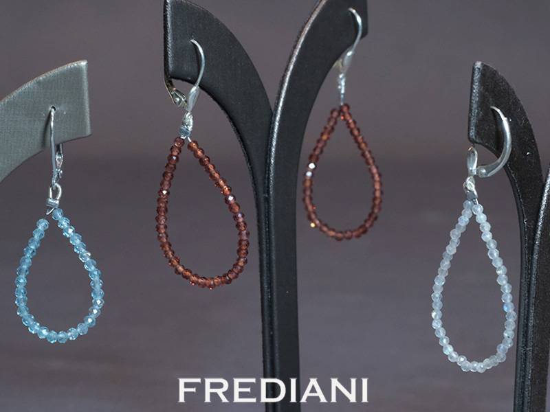 Boucles d'oreilles en argent 925/000 et boules de pierres naturelles finement facettées