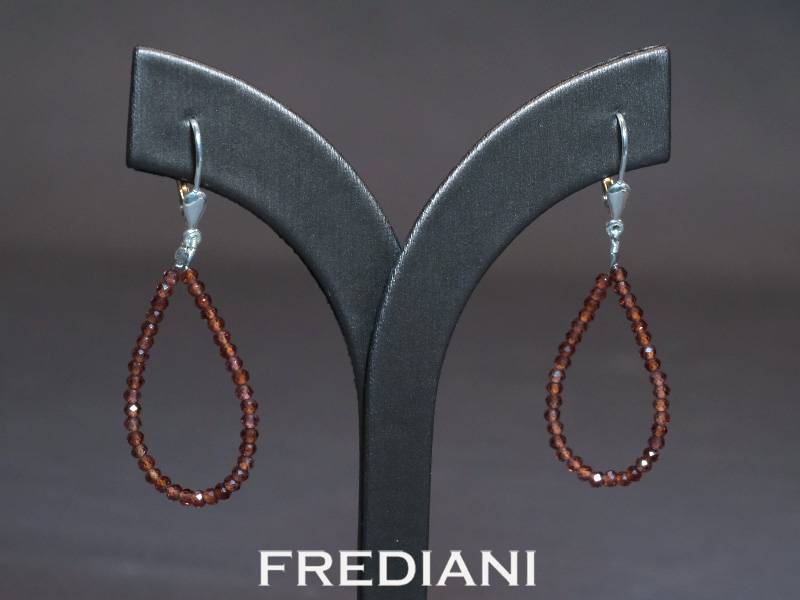 Boucles d'oreilles en argent 925/000 et boules de pierres naturelles finement facettées