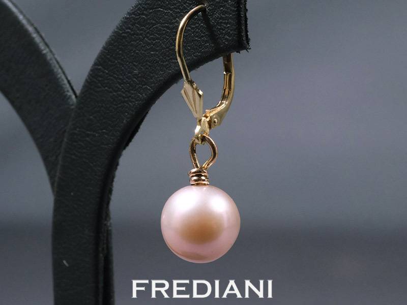 Boucles d'oreilles en or jaune 750/000 avec 2 perles de culture rosée de 10 mm