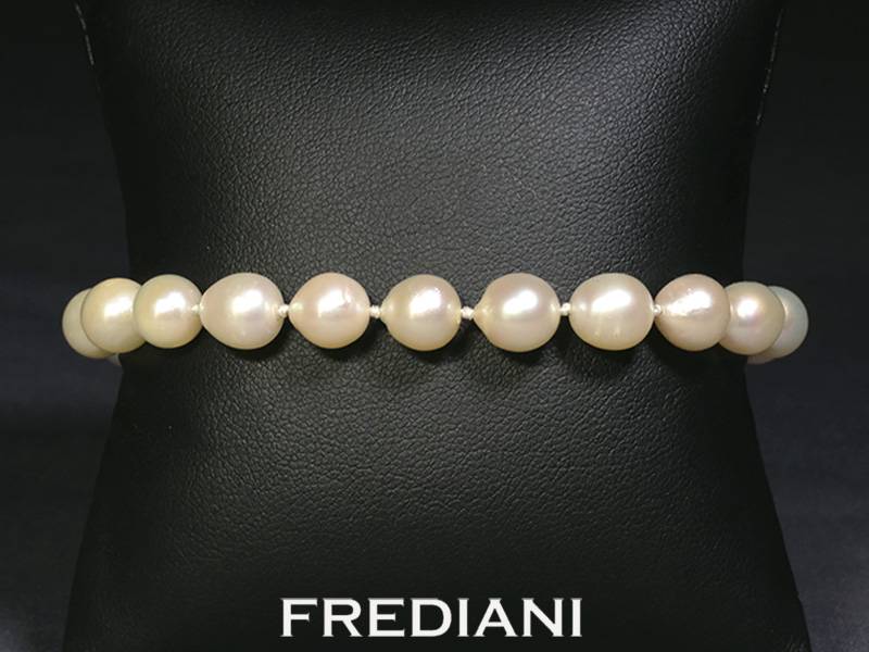 Bracelet en perles de culture 8 mm et fermoir en argent 925/000