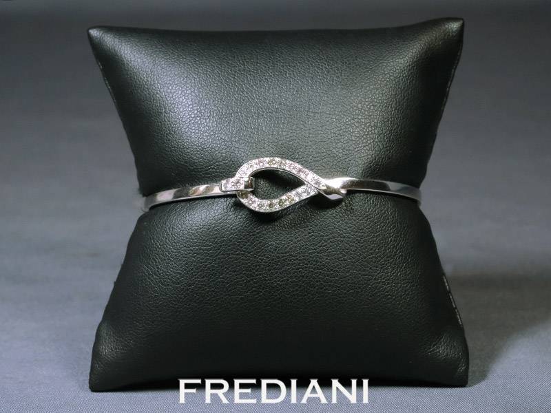 Bracelet en or blanc 750/000 serti de 20 diamants naturels