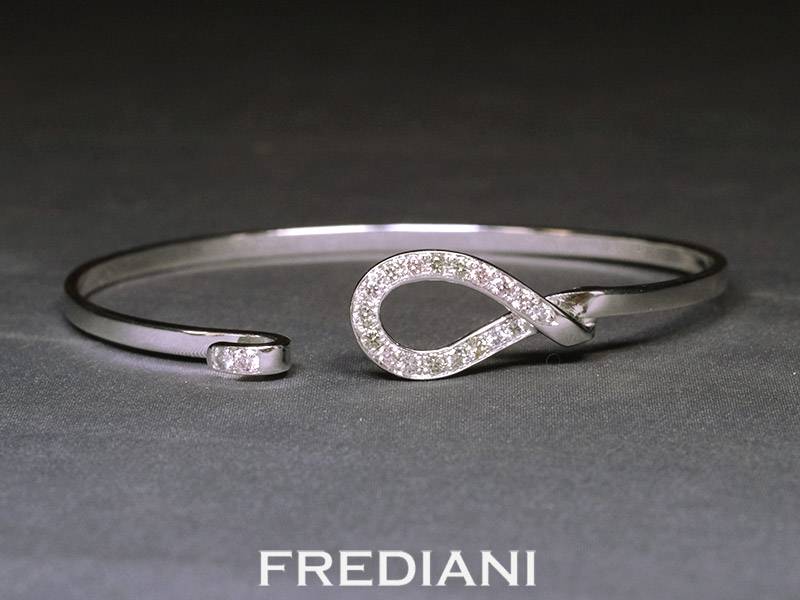Bracelet en or blanc 750/000 serti de 20 diamants naturels