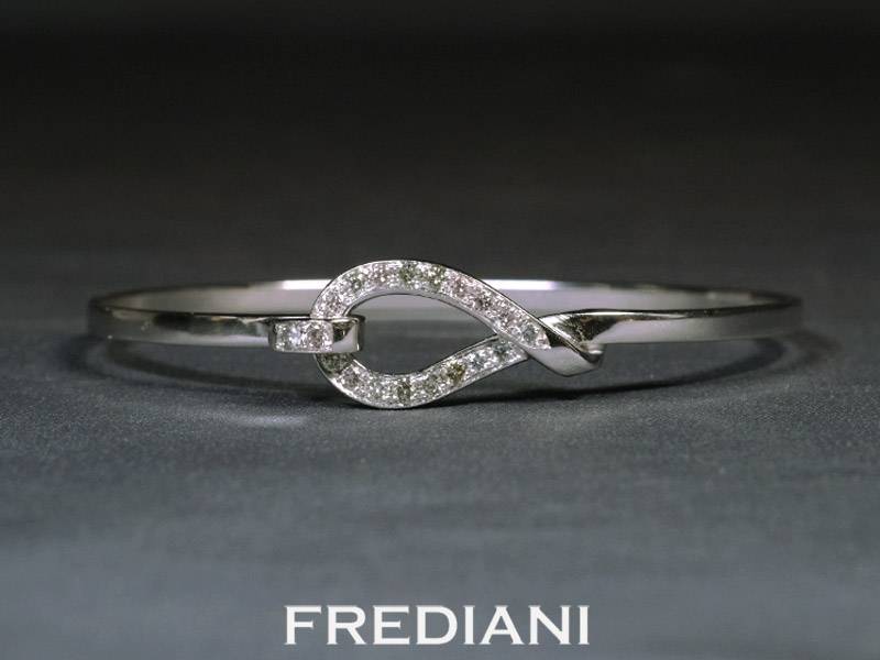 Bracelet en or blanc 750/000 serti de 20 diamants naturels
