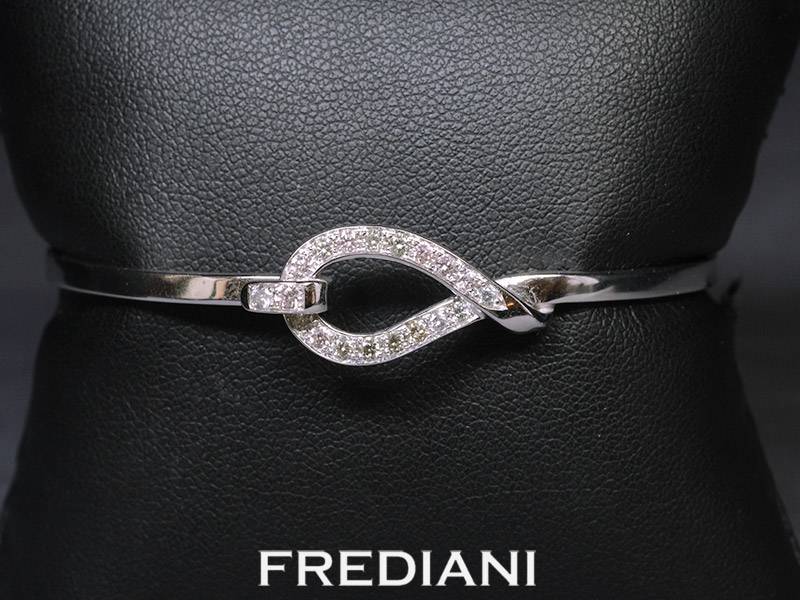 Bracelet en or blanc 750/000 serti de 20 diamants naturels