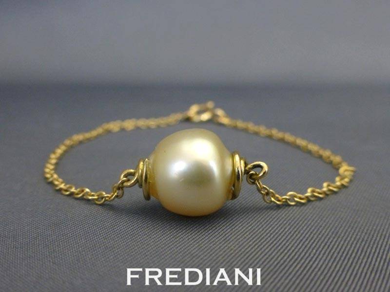 Bracelet en or jaune et perle dorée des Philippines