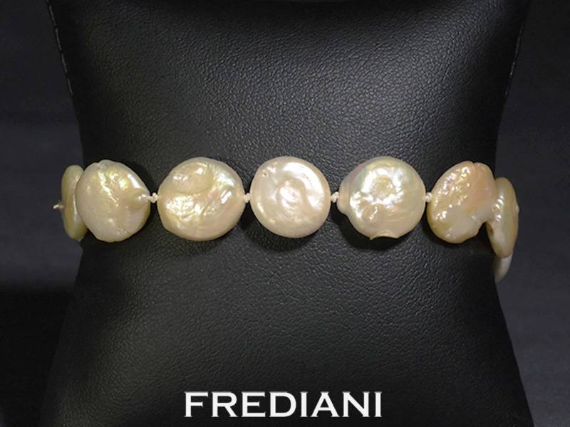 Bracelet en perles Keshi et fermoir en argent 925/00