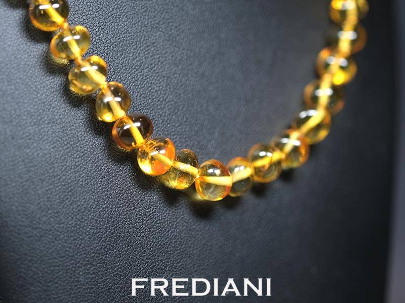 Collier en perles baroques d'ambre naturel