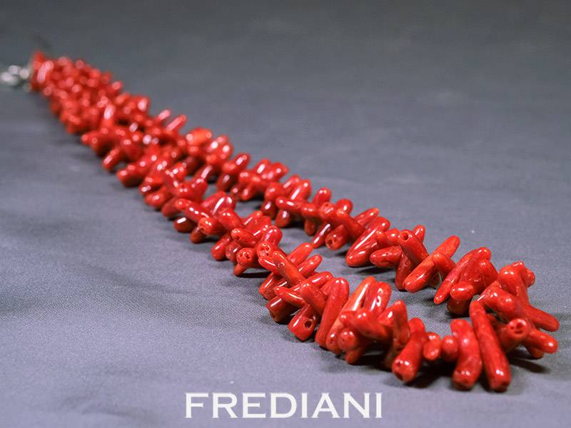 Collier en branches de corail rouge de méditerranée naturel