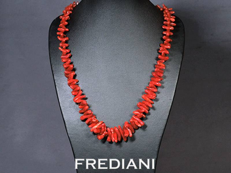 Collier en branches de corail rouge de méditerranée naturel