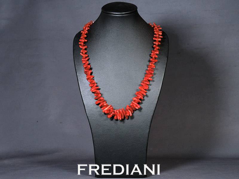 Collier en branches de corail rouge de méditerranée naturel