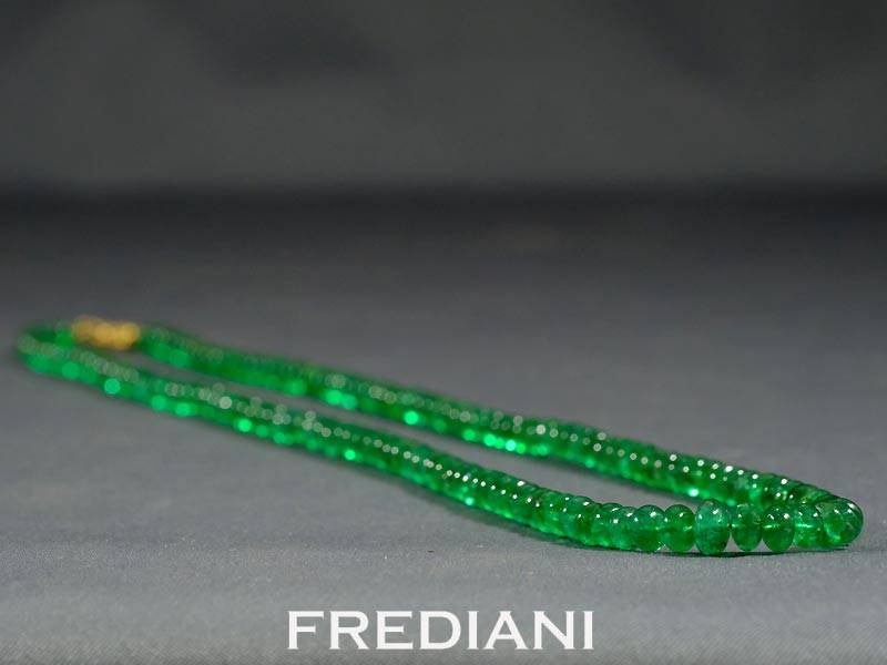 Collier en Emeraude et fermoir en or jaune