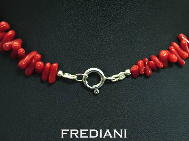 Collier en branches de corail rouge de méditerranée naturel