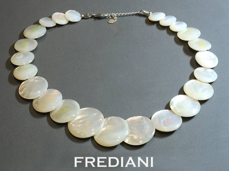 Collier en nacre blanche naturelle