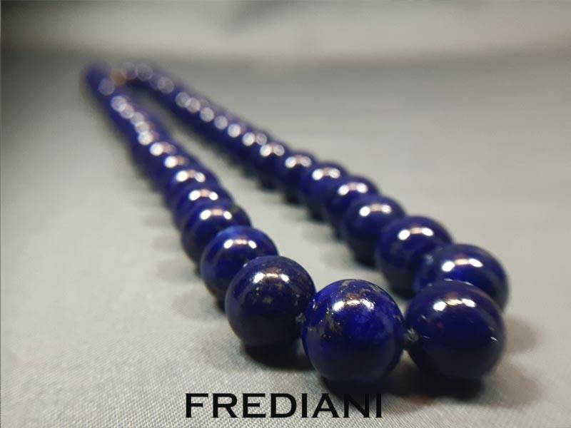 Collier en boules de Lapis Lazuli de 12 mm et fermoir en or jaune 750/000