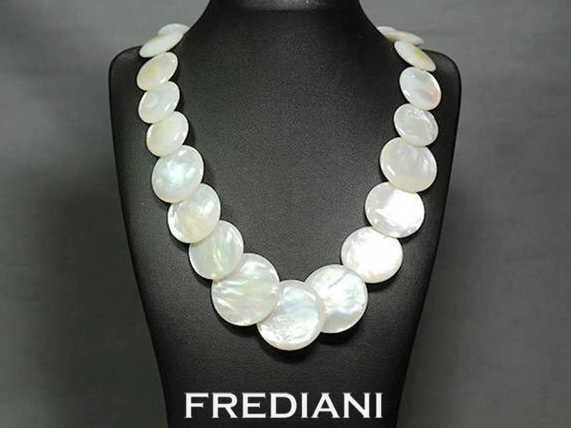 Collier en nacre blanche naturelle