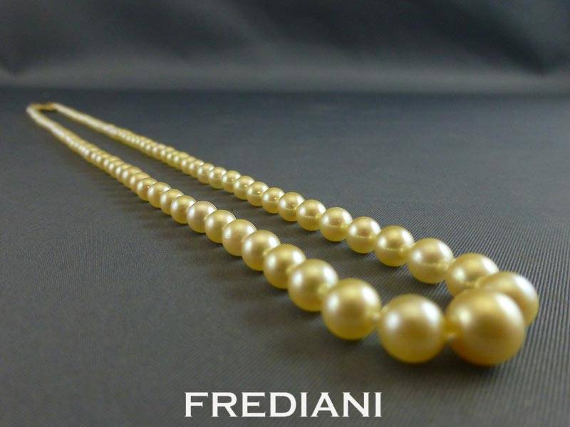 Collier de perles de culture Akoya et fermoir en or jaune