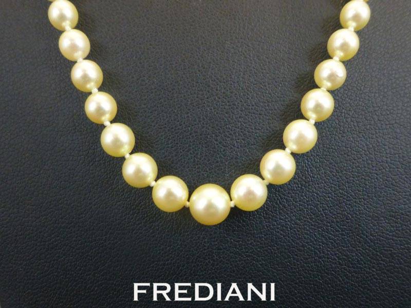 Collier de perles de culture Akoya et fermoir en or jaune