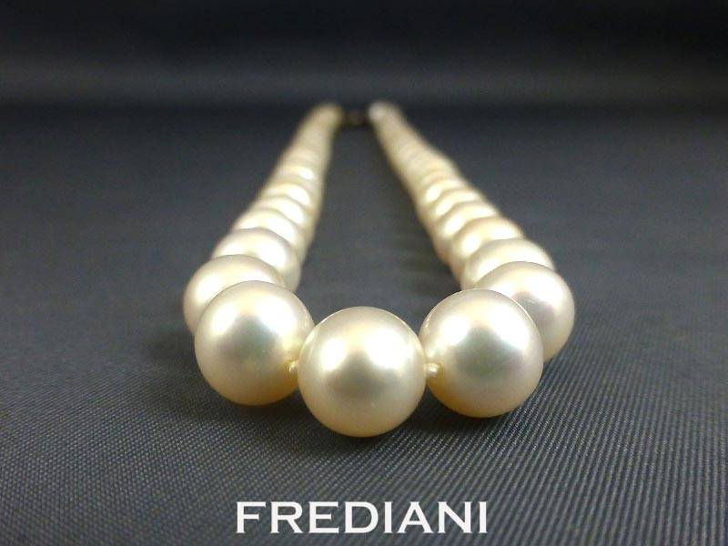 Collier en perles de culture avec fermoir en argent 925/000