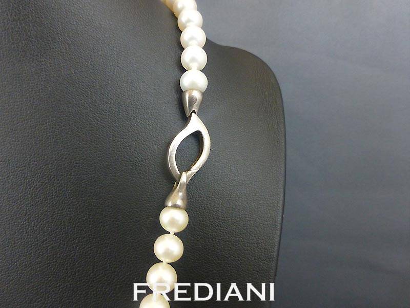 Collier en perles de culture avec fermoir en argent 925/000