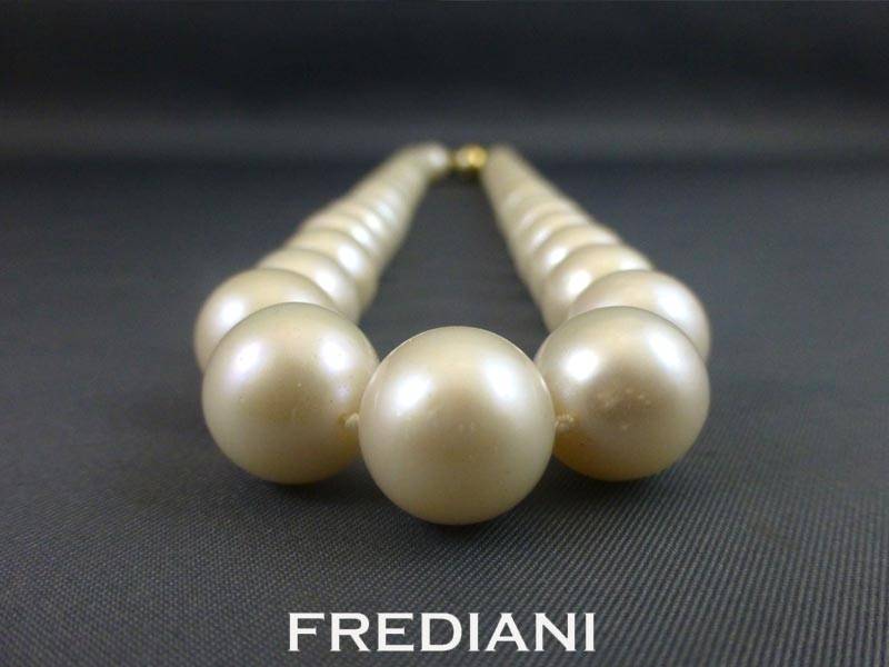 Collier en Perles de culture avec fermoir en or jaune