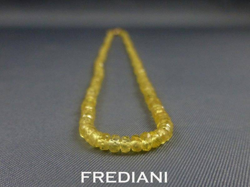 Collier en saphir jaune et fermoir en or jaune