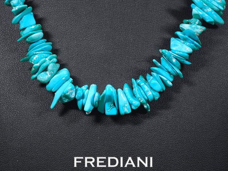 Collier en turquoises naturelles d'Arizona et fermoir en argent 925/000.