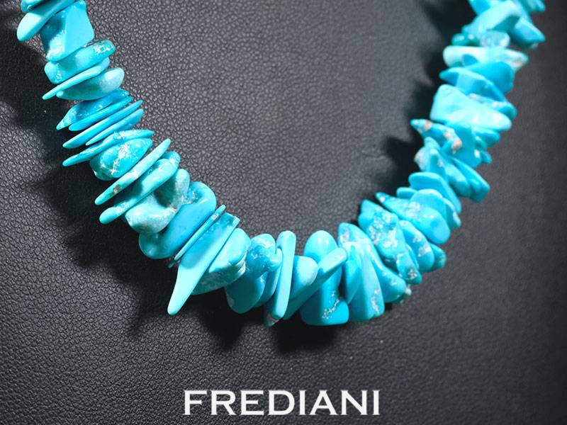 Collier en turquoises naturelles d'Arizona et fermoir en argent 925/000.