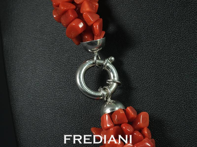 Collier en corail rouge naturel de Méditerranée avec un fermoir en argent 925/000