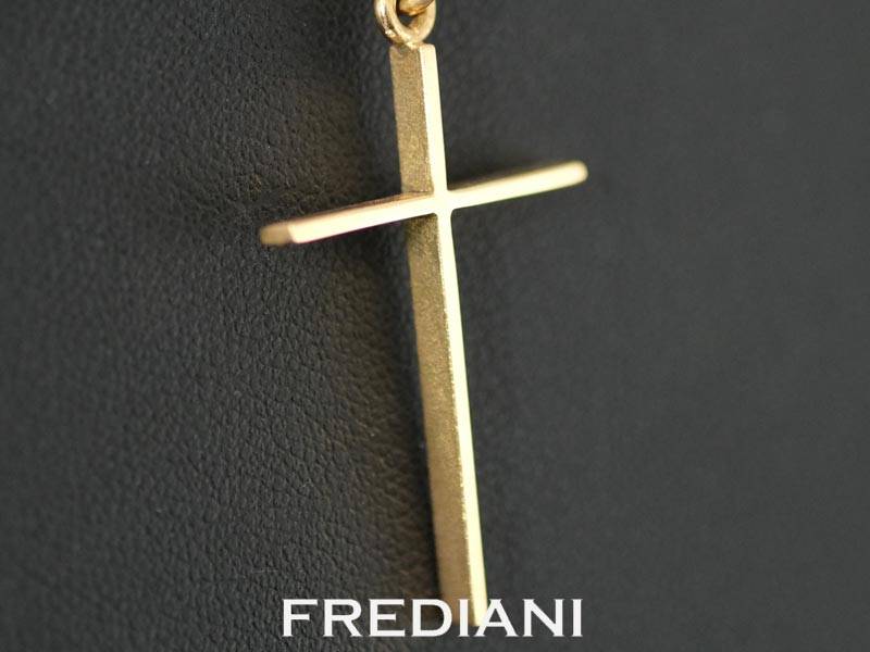 croix catholique en or jaune 18 carat