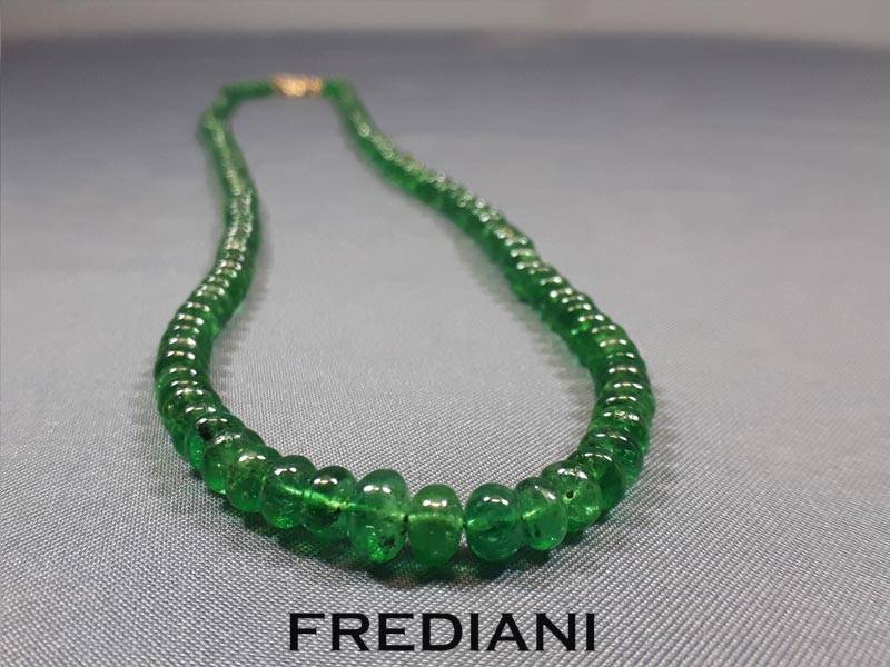 Collier en Emeraude et fermoir en or jaune