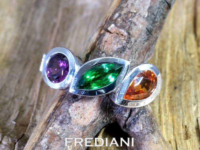 Bague en or blanc grenat tsavorite, grenat spessartite, grenat rhodolite