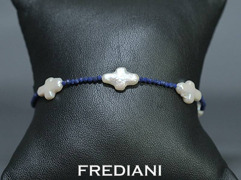 Bracelet en lapis lazuli et 5 perles de culture avec fermoir en argent