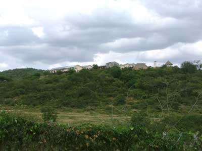 Les batiments administratifs dominent le site