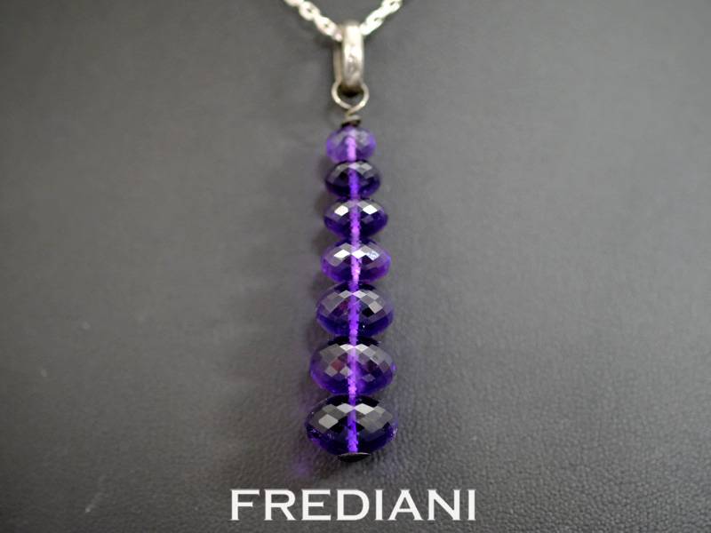 Pendentif en argent avec 7 boules d'améthystes briolettes
