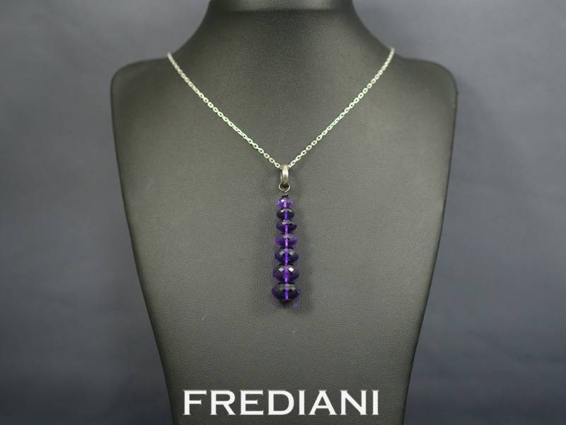 Pendentif en argent avec 7 boules d'améthystes briolettes